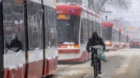 Toronto avoids heavy snowfall overnight but remains under winter weather travel advisory